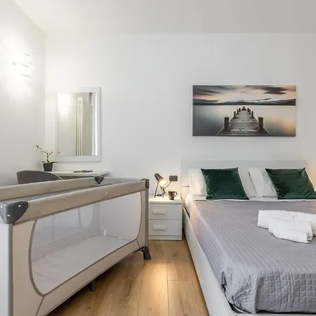 - Luxury E Centro A 3' Design & Netflix