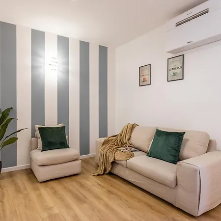 - Luxury E Centro A 3' Design & Netflix- *