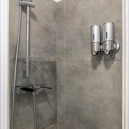 - Luxury E Centro A 3' Design & Netflix Apartment Lecco
