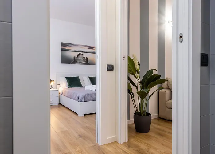 - Luxury E Centro A 3' Design & Netflix Apartment Lecco