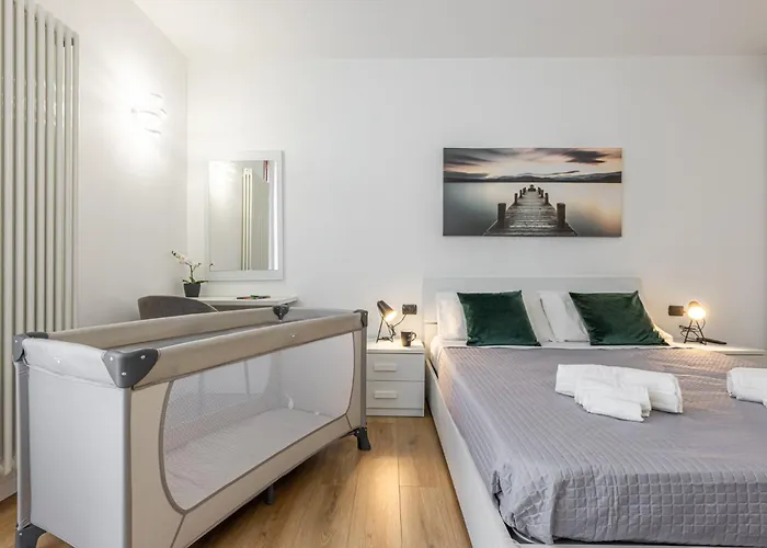 - Luxury E Centro A 3' Design & Netflix