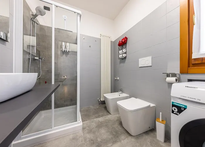 - Luxury E Centro A 3' Design & Netflix