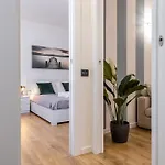 - Luxury E Centro A 3' Design & Netflix- Appartement Lecco