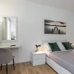 Appartement - Luxury E Centro A 3' Design & Netflix- *