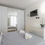 - Luxury E Centro A 3' Design & Netflix- * Lecco